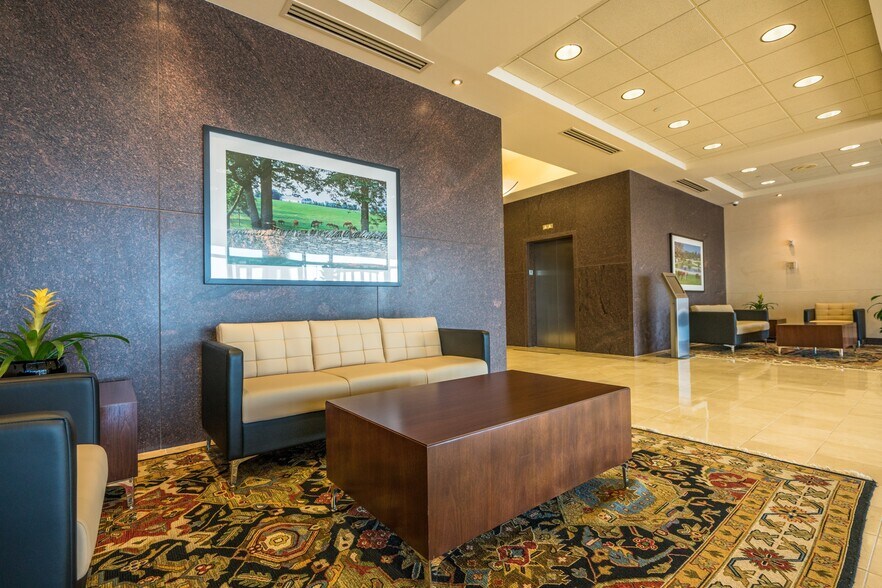 More Photos Of 9300 Shelbyville Rd, Louisville Office For Lease