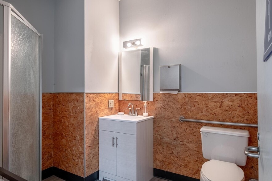 More Photos Of 22809 Lockness Ave, Torrance Warehouse For Sale