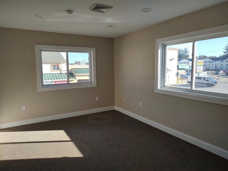 More Photos Of 92 Portsmouth Ave, Exeter Unknown For Lease