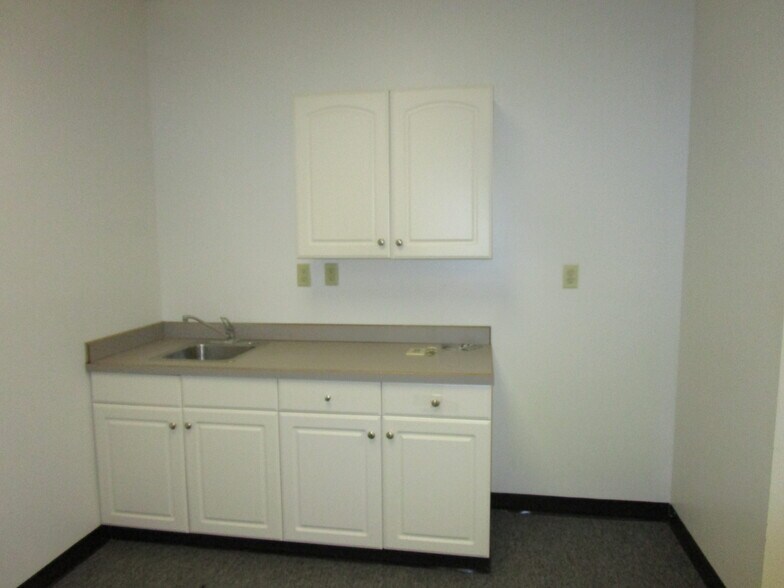 More Photos Of 1008-1016 W Mary St, Garden City General Retail For Lease