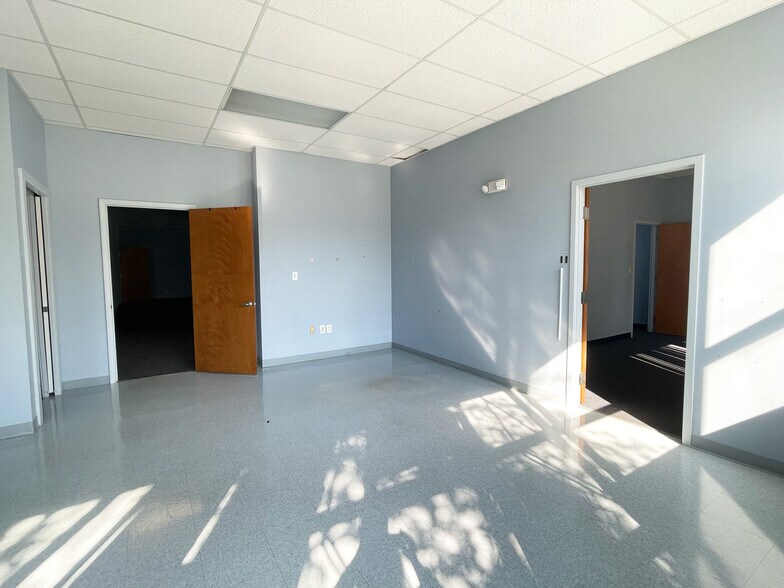 More Photos Of 726 N Cherry St, Winston-Salem Office For Sale