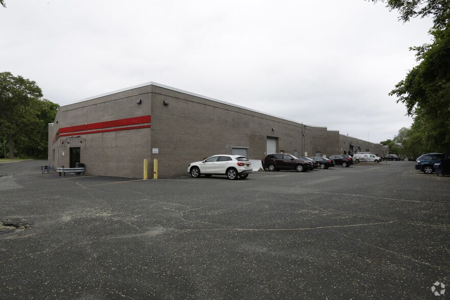 More Photos Of 275 Marcus Blvd, Hauppauge Light Distribution For Lease