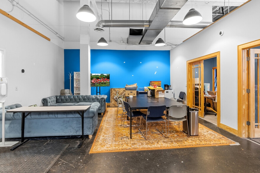 More Photos Of 2375 W University Ave, Saint Paul Office For Sale