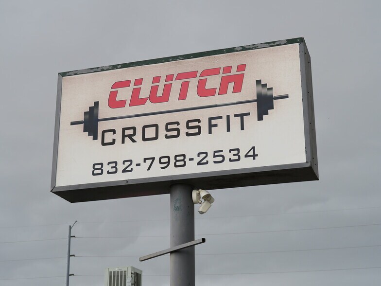 More Photos Of 5707 Schumacher Ln, Houston Auto Dealership For Lease