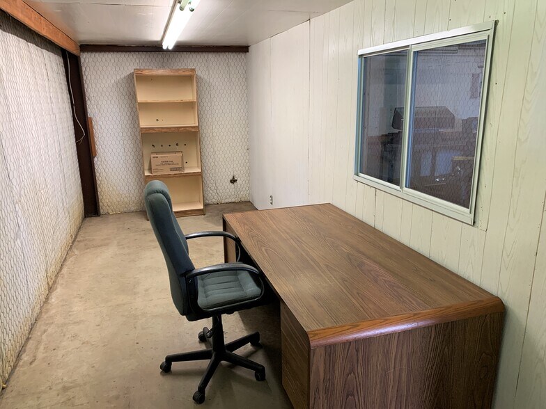 More Photos Of 6887 State Highway 31 E, Murchison Warehouse For Sale