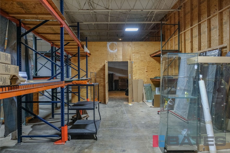 More Photos Of 9203 Diplomacy Row, Dallas Distribution For Lease