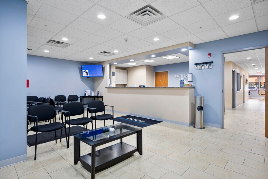 More Photos Of 711-713 Troy Schenectady Rd, Latham Medical For Lease