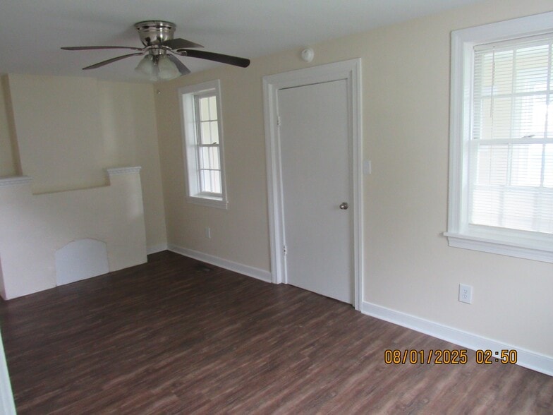 More Photos Of 2850 King William Ave, West Point Storefront Retail Office For Lease