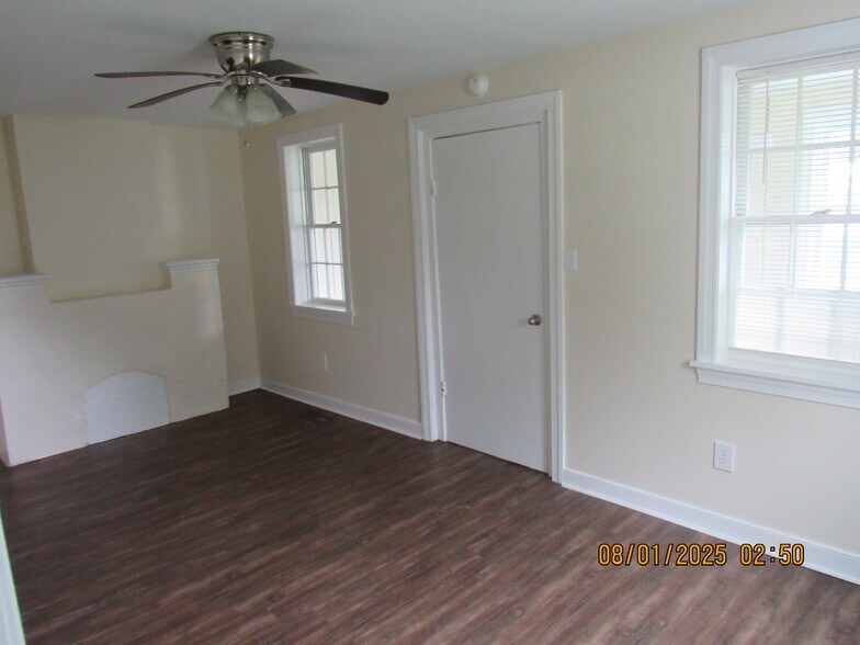 More Photos Of 2850 King William Ave, West Point Storefront Retail Office For Sale