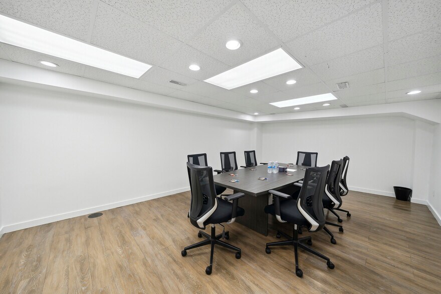 More Photos Of 10 N George St, Brampton Coworking Space