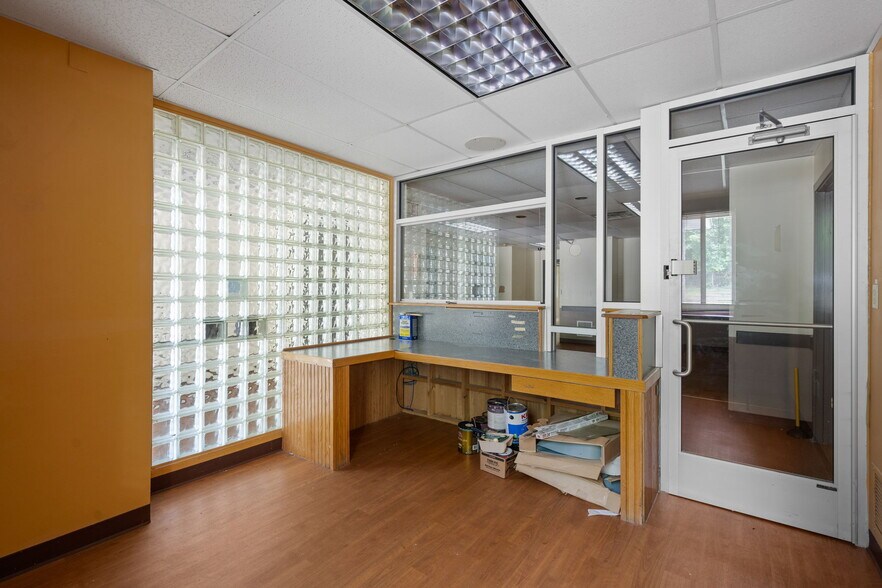 More Photos Of 4 Corwin Ct, Newburgh Medical For Sale