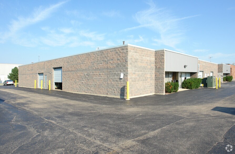 More Photos Of 200 Easy St, Carol Stream Warehouse For Lease