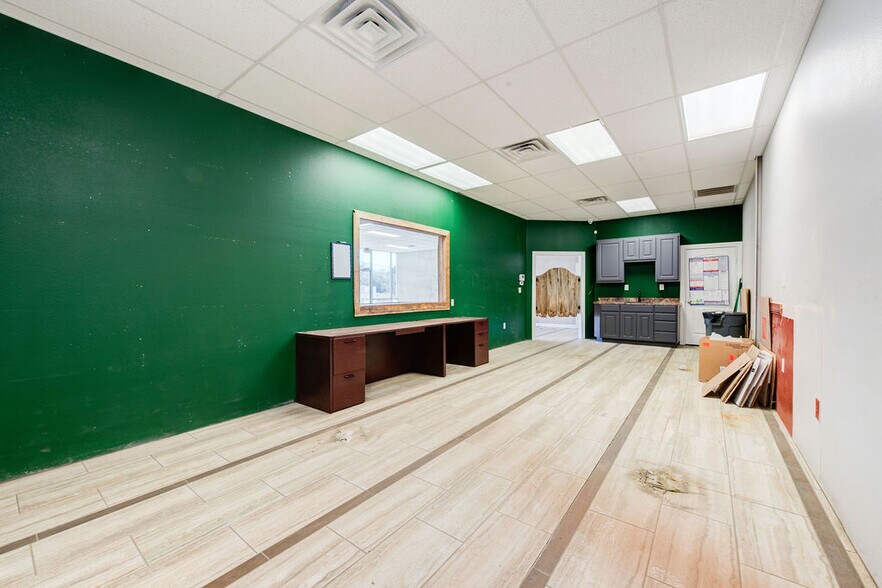 More Photos Of 5820 66th St, Lubbock Storefront Retail Office For Sale