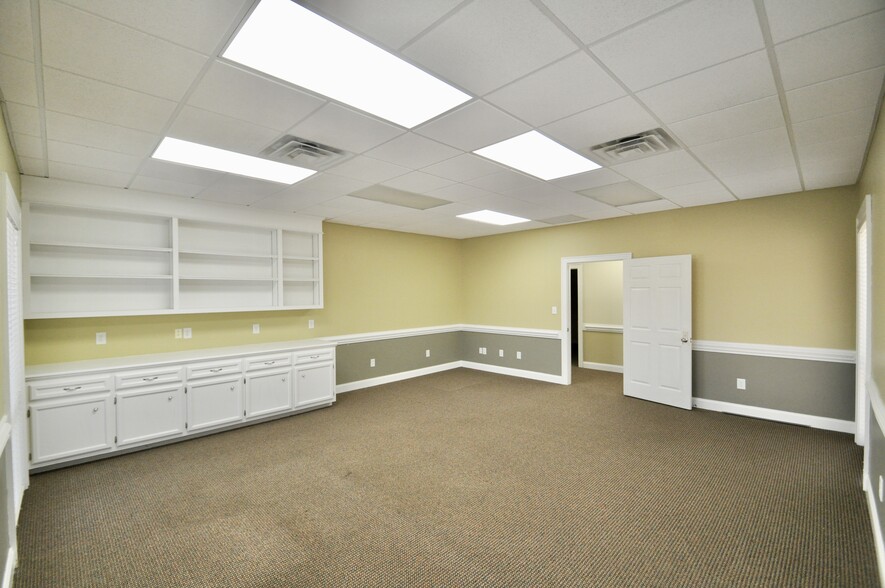 More Photos Of 700B Cromwell Dr, Greenville Office For Lease