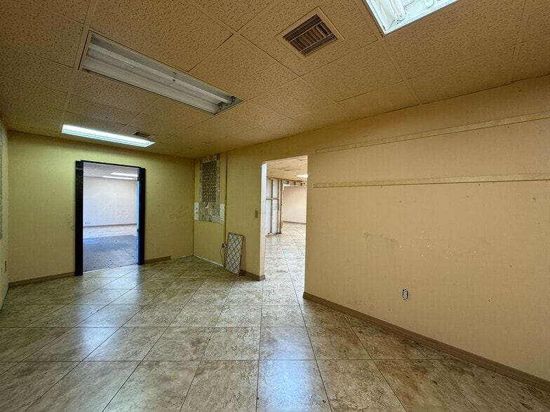 More Photos Of 1010 Us-27 Hwy, Sebring Office For Lease