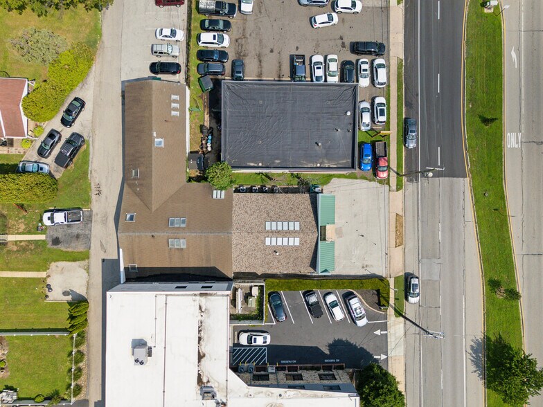More Photos Of 511 W Chester Pike, Havertown Office For Sale