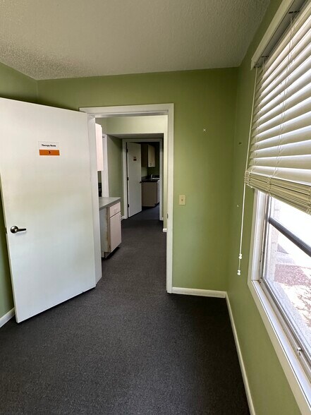 More Photos Of 402 W Highlands Blvd, Inverness Medical For Sale