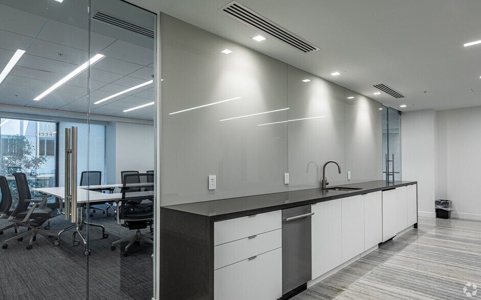 More Photos Of 44 W Flagler St, Miami Office For Lease