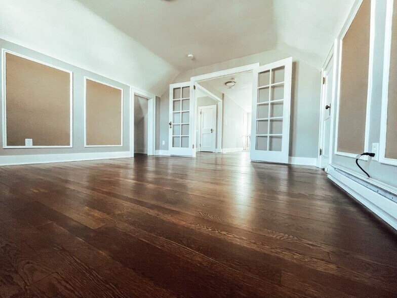 More Photos Of 1049 First Capitol Dr, Saint Charles Freestanding For Lease