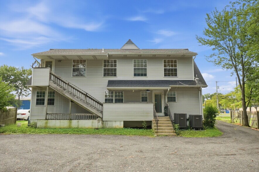 More Photos Of 9510 Lanham Severn Rd, Lanham Office For Sale