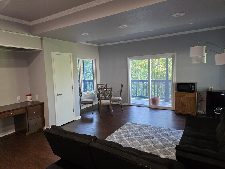 More Photos Of 4515 Lake Shore Dr, Waco Medical For Sale