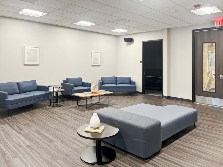 More Photos Of 265 E River Park Cir, Fresno Office For Lease