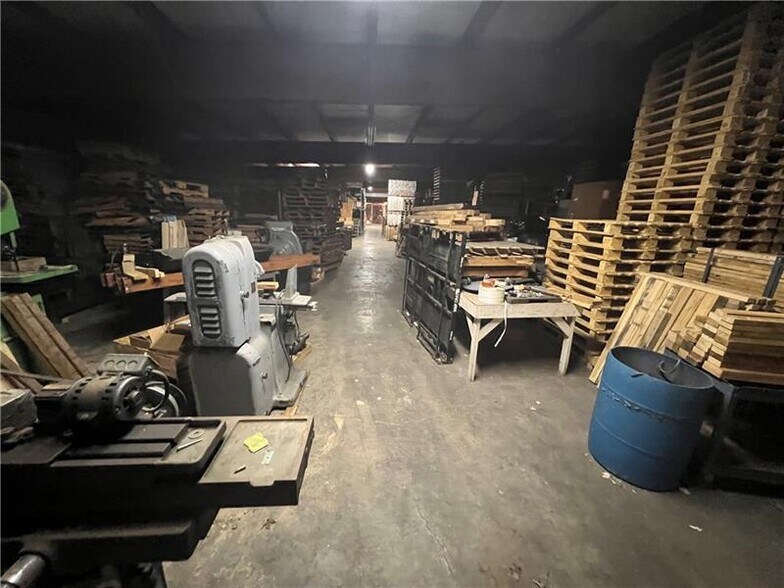 More Photos Of 657 Northgate Cir, New Castle Warehouse For Sale
