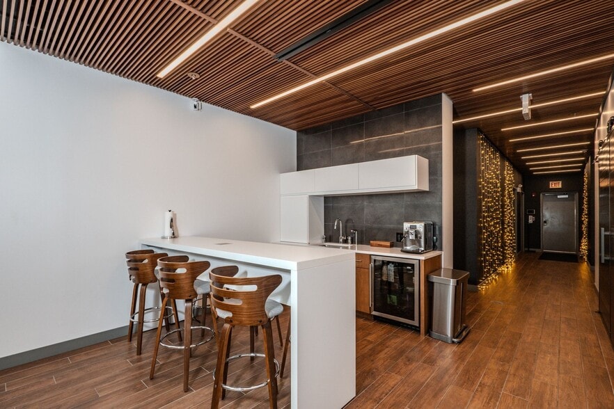 More Photos Of 1290 N Clybourn Ave, Chicago Office For Lease