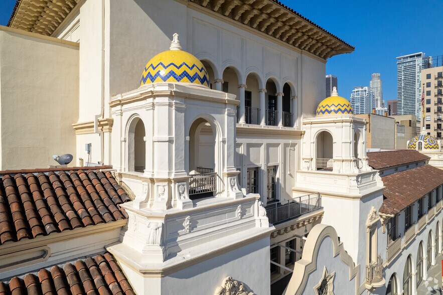 More Photos Of 1111 S Broadway, Los Angeles Loft Creative Space For Lease