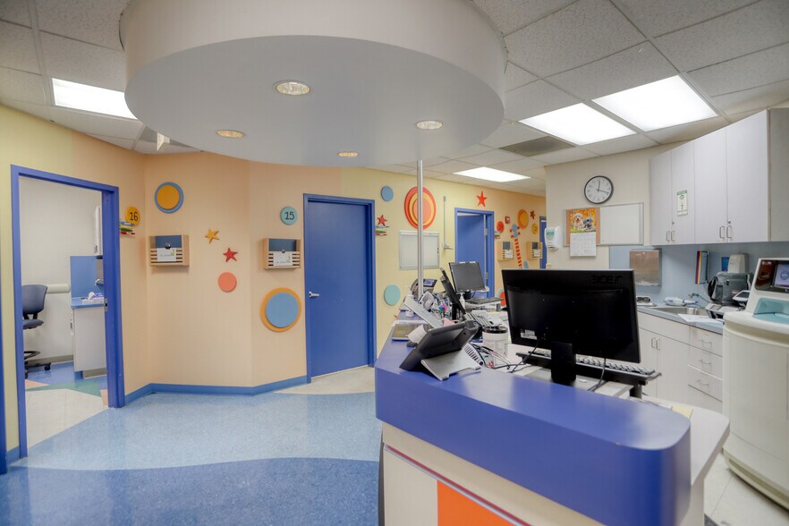 More Photos Of 1835 N Corporate Lakes Blvd, Weston Medical For Sale