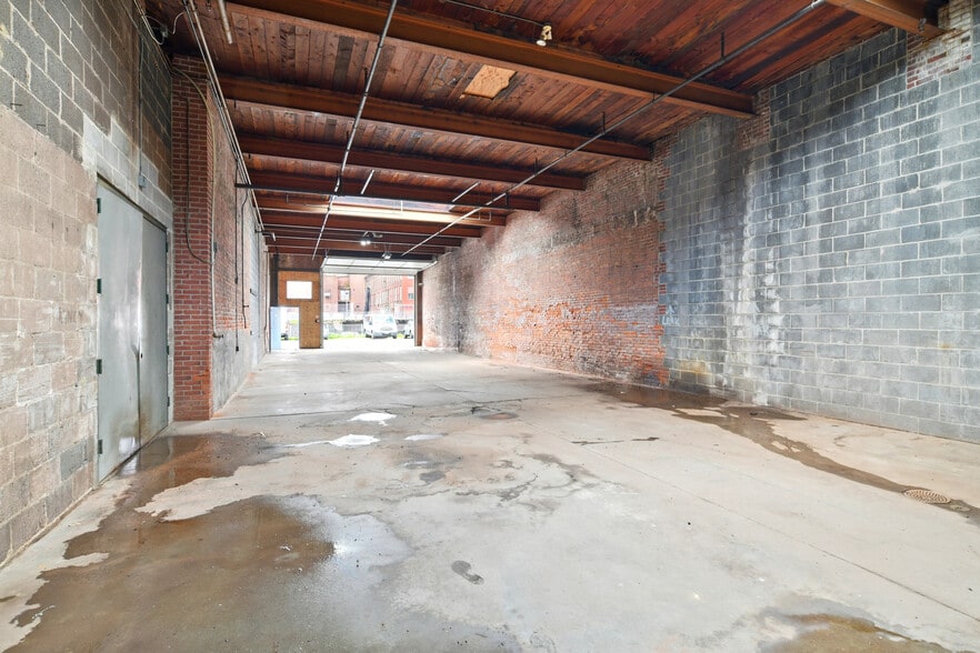 More Photos Of 420 Race St, Holyoke Warehouse For Lease