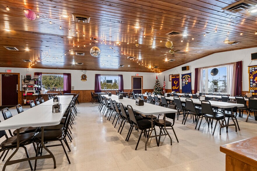 More Photos Of 211 N Maple Ave, Oconto Falls Restaurant For Sale