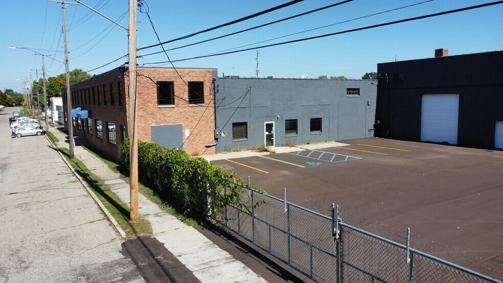 More Photos Of 1121 River St, Lansing Distribution For Lease