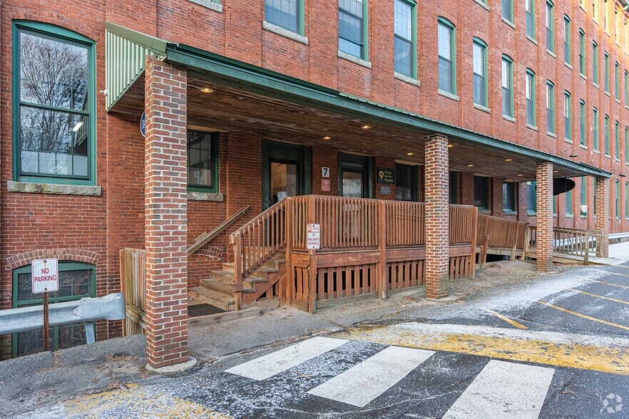 More Photos Of 90 Bridge St, Westbrook Office For Lease