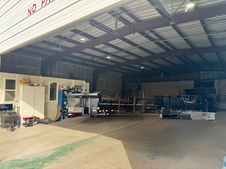 More Photos Of 1225 Adams St, Klamath Falls Warehouse For Sale