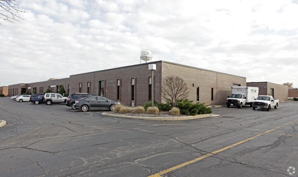 More Photos Of 5601-5631 W Howard St, Niles Unknown For Lease