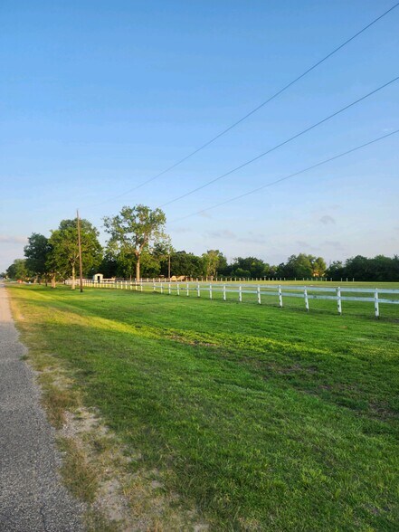 More Photos Of 405 Strawberry St, League City Land For Sale