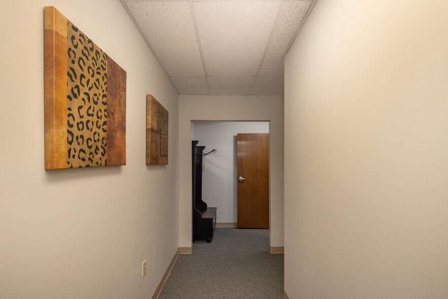 More Photos Of 74 Faunce Corner Rd, Dartmouth Office For Sale