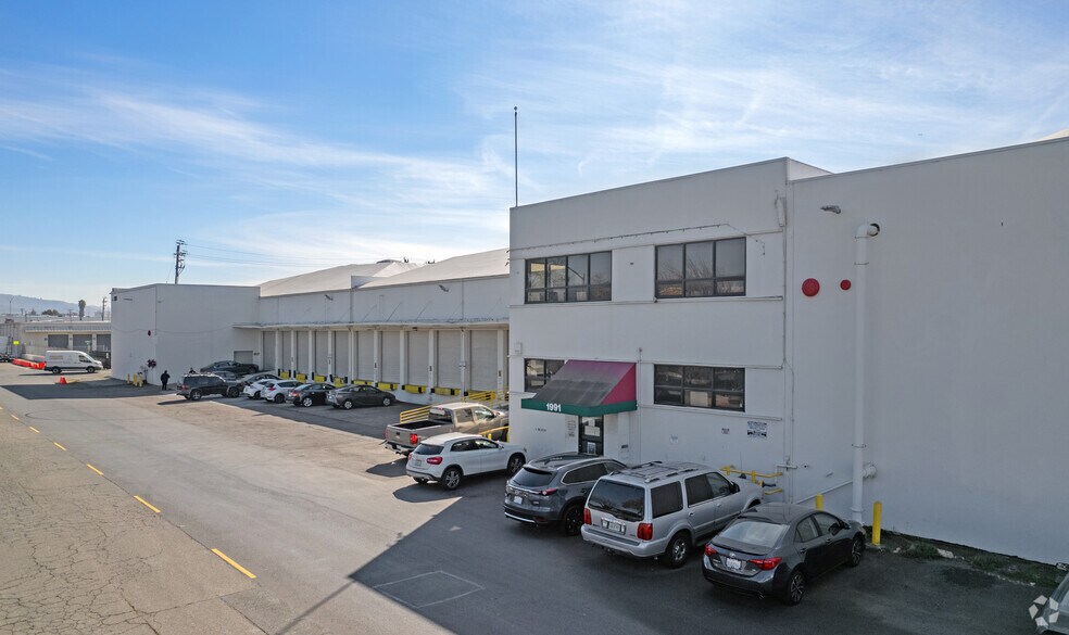 More Photos Of 1905 Dennison St, Oakland Warehouse For Lease