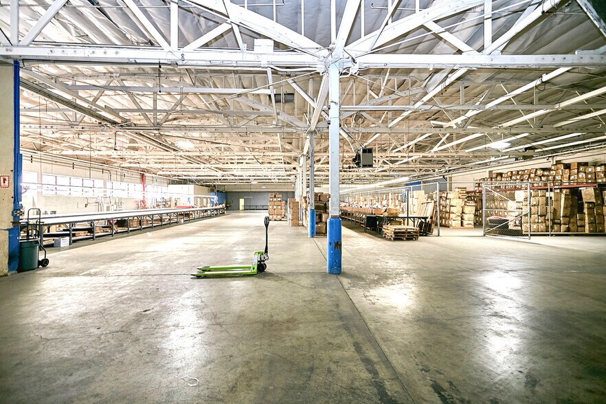 More Photos Of 164 W Jefferson Blvd, Los Angeles Warehouse For Sale