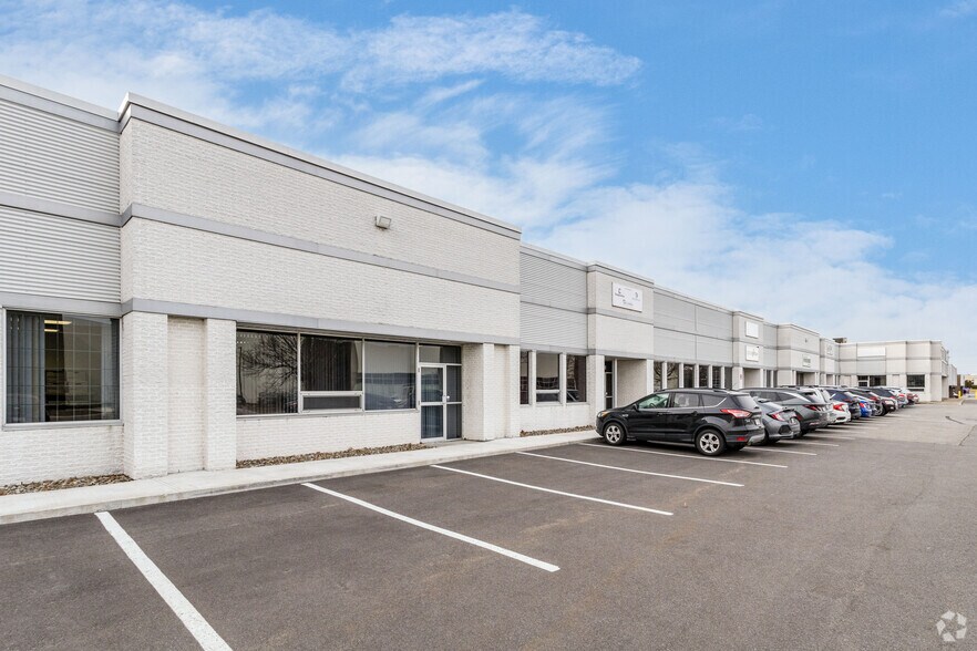 More Photos Of 1550-1600 Rue Beaulac, Montréal Distribution For Lease