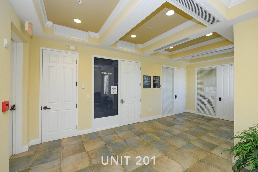 More Photos Of 5920 Pan American Blvd, North Port Medical For Lease