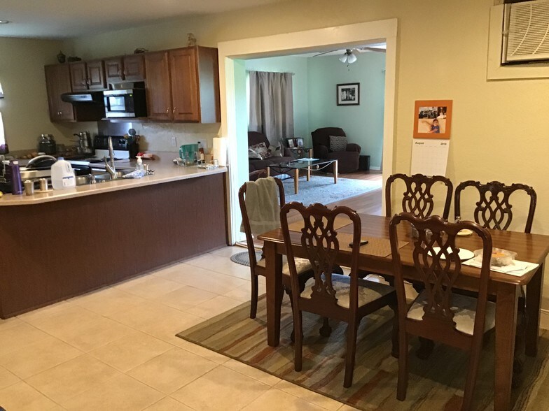 More Photos Of 601 N State St, Bunnell Hotel For Sale