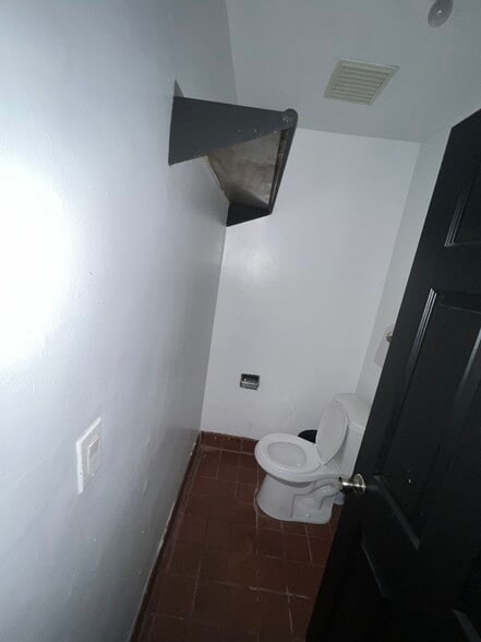 More Photos Of 1734 Artesia Blvd, Long Beach Convenience Store For Sale