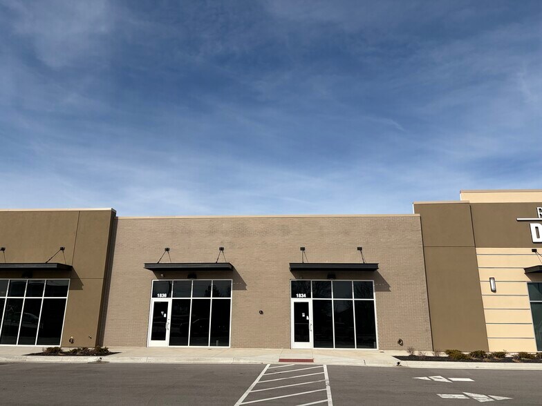 More Photos Of 1830 W Foxwood Dr, Raymore Freestanding For Lease