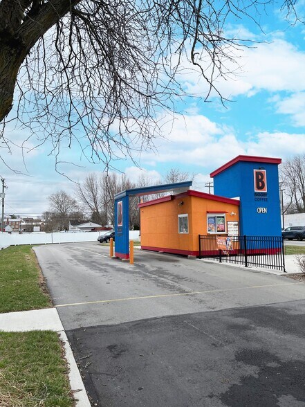 Primary Photo Of 426 E State St, Fremont Fast Food For Sale