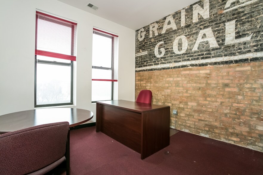 More Photos Of 716 E 47th St, Chicago Loft Creative Space For Sale
