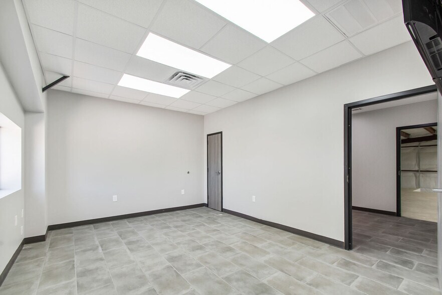 More Photos Of 4018 Ocee St, Houston Manufacturing For Lease
