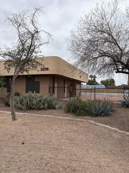 Primary Photo Of 2236 W Bethany Home Rd, Phoenix Medical For Lease