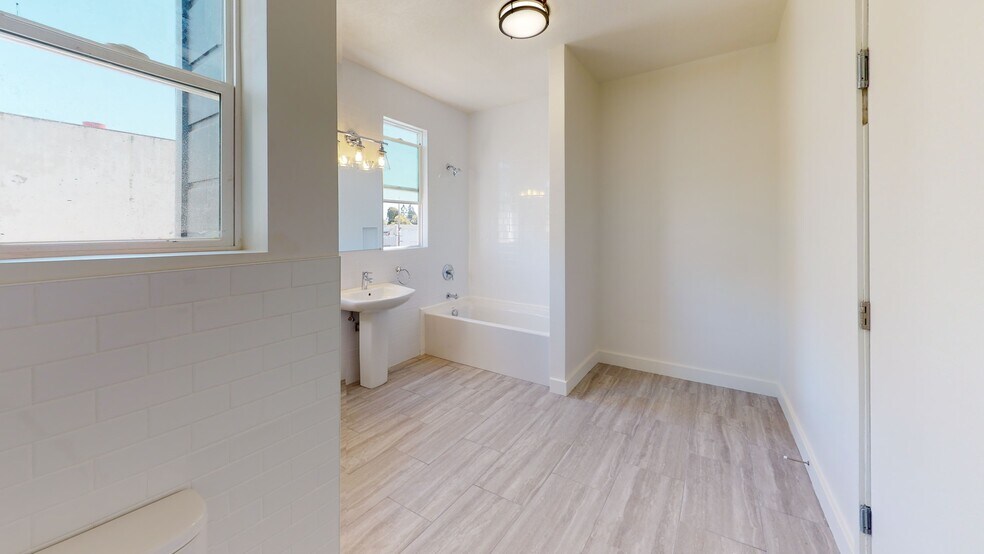More Photos Of 2327-2329 San Pablo Ave, Oakland Apartments For Lease